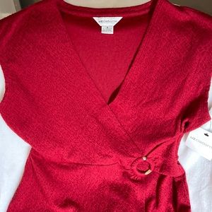 red sleevless dress